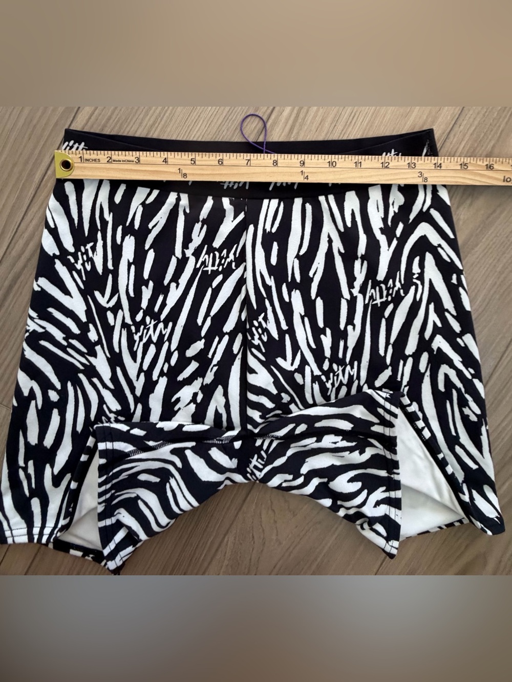 YITTY Black and White Zebra Athletic Shorts XL - Picture 4 of 6